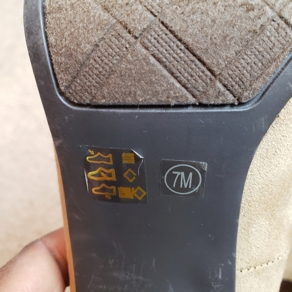 CHINESE LAUNDRY Creme Suede Heels - Picture 7 of 9